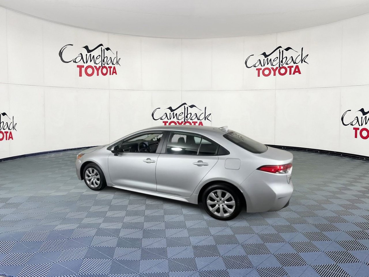 Used 2025 Toyota Corolla LE FWD image 8