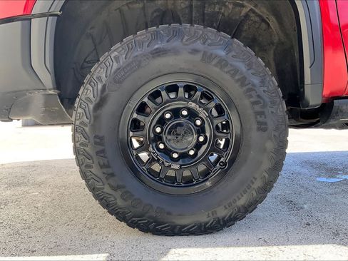 Used 2024 GMC Sierra 2500 AT4X w/ AT4X AEV Edition AWD/4WD image 8
