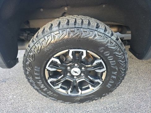 Used 2023 Chevrolet Silverado 1500 ZR2 w/ Technology Package image 9