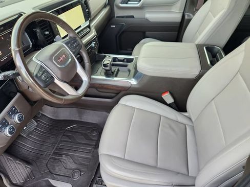Used 2024 GMC Sierra 1500 SLT AWD/4WD image 4