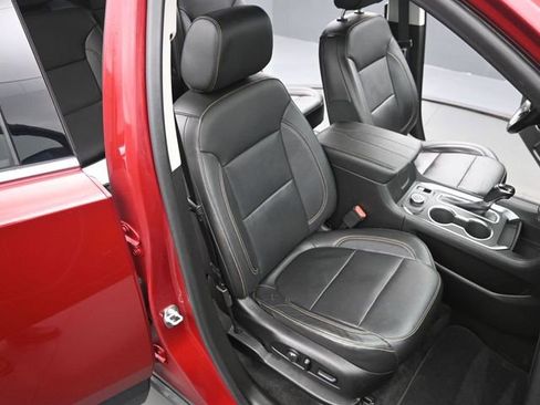 Used 2019 Chevrolet Traverse LT w/ LT Premium Package image 21