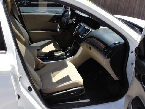 Used 2016 Honda Accord Touring image 20