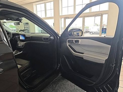 Used 2024 Ford Explorer XLT w/ Equipment Group 202A AWD/4WD image 35