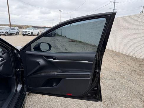 Used 2021 Toyota Camry SE image 25