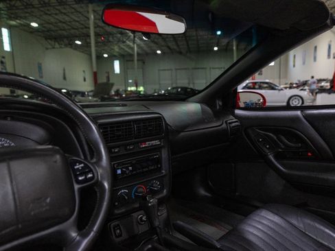 Used 2002 Chevrolet Camaro Z28 w/ SS Performance/Appearance Pkg RWD image 13