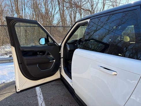 New 2025 Land Rover Range Rover SE image 10