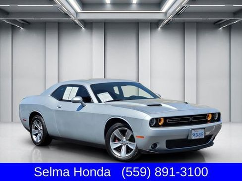 Used 2019 Dodge Challenger SXT w/ Driver Convenience Group RWD image 1