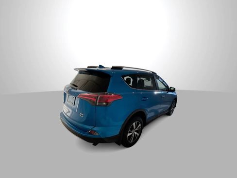 Used 2017 Toyota RAV4 XLE w/ All Weather Liner Package AWD/4WD image 8