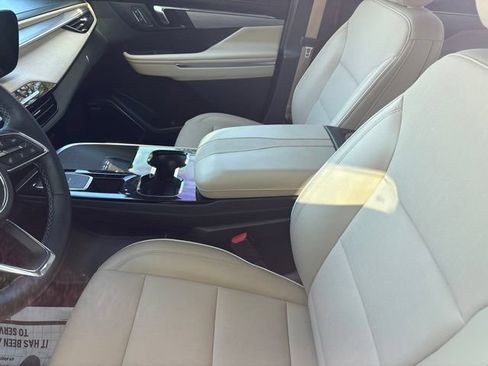 Used 2025 Buick Enclave Preferred w/ Power Package FWD image 8