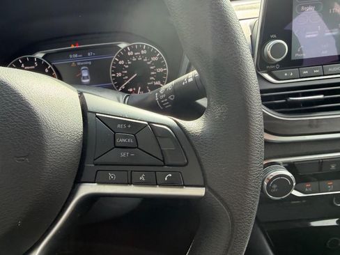 Used 2024 Nissan Altima 2.5 SV FWD image 13