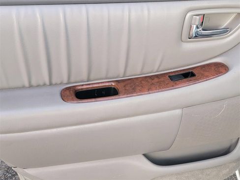 Used 2004 Toyota Avalon image 11