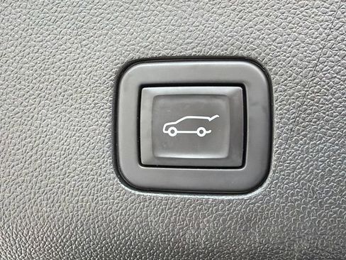 Used 2024 GMC Yukon Denali AWD/4WD image 19