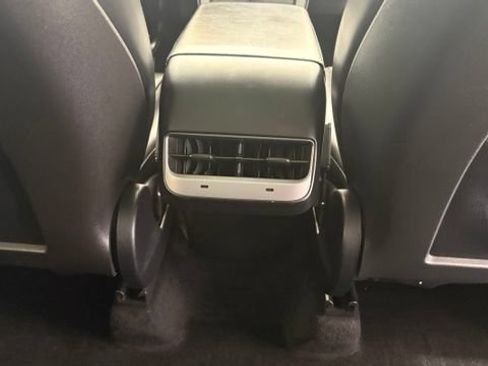 Used 2024 Tesla Model Y Long Range AWD/4WD image 27