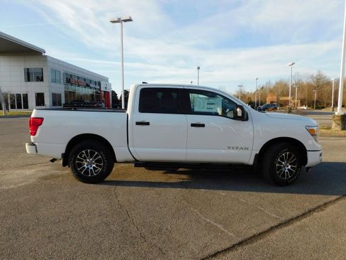 Certified 2022 Nissan Titan SV w/ SV Convenience Package image 2