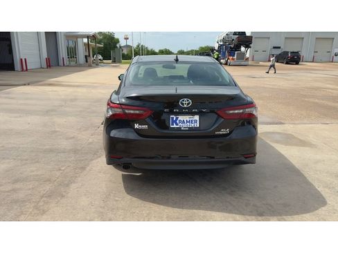 Used 2022 Toyota Camry XLE image 7