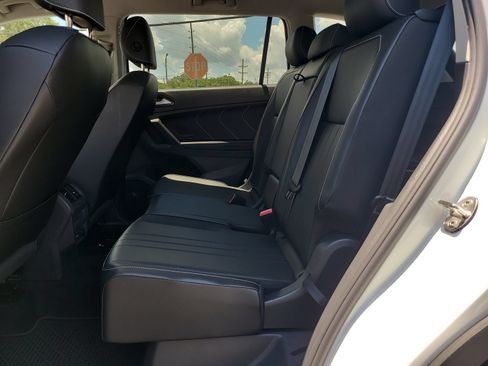 Used 2023 Volkswagen Tiguan SE FWD image 9
