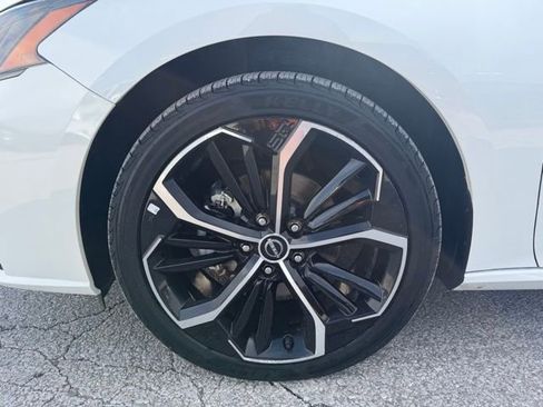 Used 2024 Nissan Altima 2.5 SR image 11