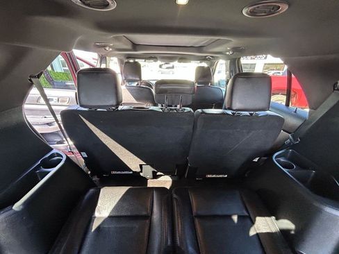 Used 2018 Ford Explorer XLT w/ Equipment Group 202A image 25