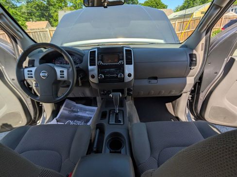 Used 2016 Nissan Frontier SV AWD/4WD image 16