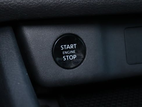 Used 2025 Nissan Rogue SV FWD image 16