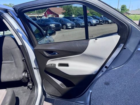Used 2018 Chevrolet Equinox LS FWD image 16