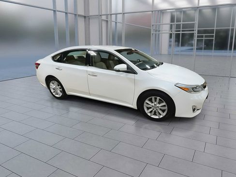 Used 2014 Toyota Avalon XLE FWD image 2