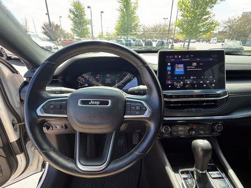 Used 2022 Jeep Compass Latitude w/ Sun and Sound Group AWD/4WD image 21