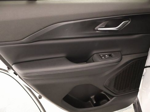 Used 2024 Jeep Grand Cherokee Laredo w/ Luxury Tech Group I image 16