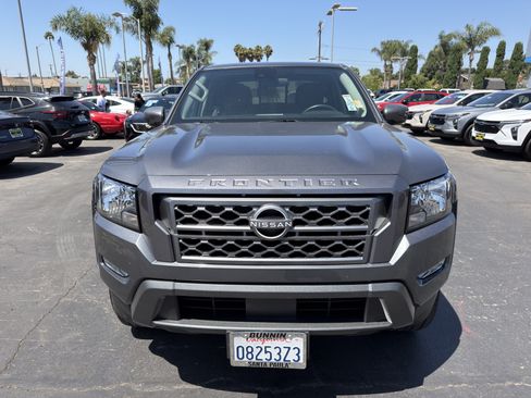 Used 2024 Nissan Frontier SV w/ SV Convenience Package RWD image 3