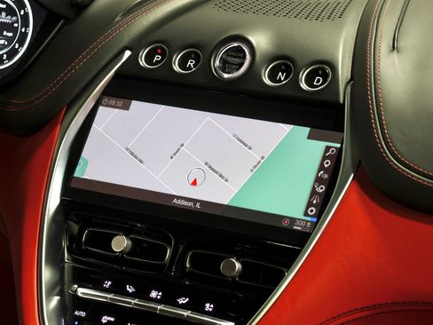 Used 2021 Aston Martin DBX AWD/4WD image 22
