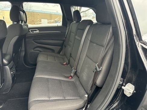 Used 2019 Jeep Grand Cherokee Laredo image 15
