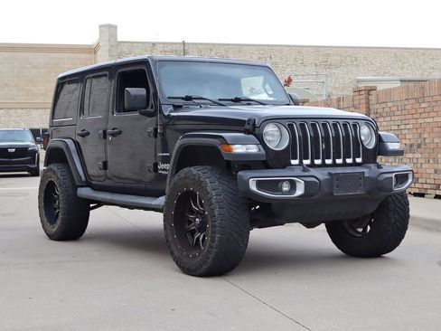Used 2018 Jeep Wrangler Unlimited Sahara AWD/4WD image 2