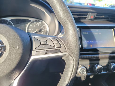 Used 2020 Nissan Kicks S image 19