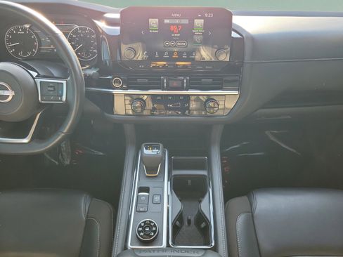 Certified 2024 Nissan Pathfinder SL image 21