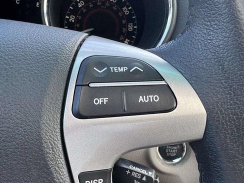 Used 2013 Toyota Highlander Limited AWD/4WD image 24