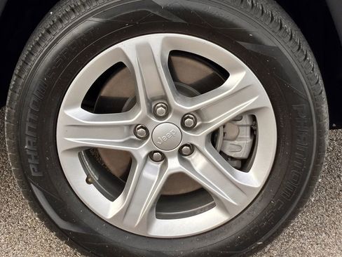 Used 2023 Jeep Compass Sport image 4