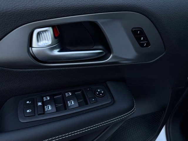New 2026 Chrysler Pacifica Select AWD/4WD image 14
