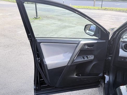 Used 2014 Toyota RAV4 XLE AWD/4WD image 26