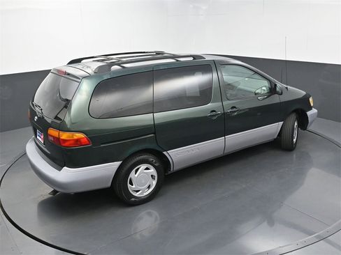 Used 2000 Toyota Sienna LE image 27