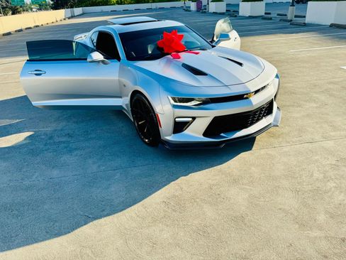 Used 2017 Chevrolet Camaro SS RWD image 40