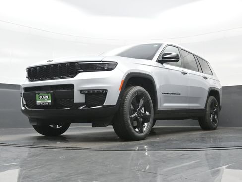 New 2025 Jeep Grand Cherokee L Limited w/ Black Appearance Package AWD/4WD image 12