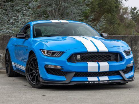 Used 2017 Ford Mustang Shelby GT350 image 6