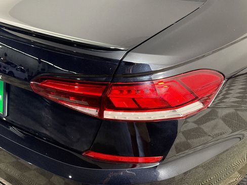 Used 2021 Volkswagen Passat 2.0T R-Line image 34