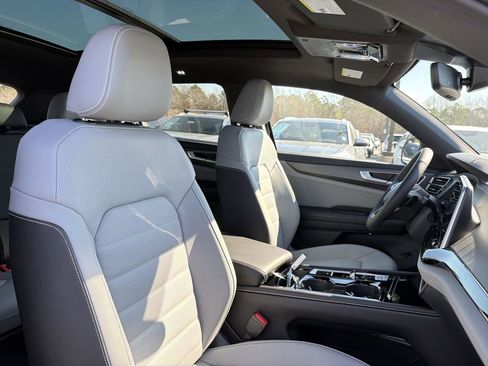 New 2026 Volkswagen Atlas Cross Sport SEL R-Line image 18