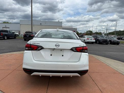 Used 2024 Nissan Versa SV FWD image 5