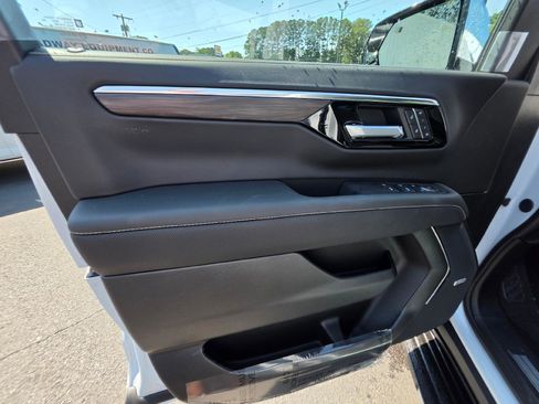 New 2026 Chevrolet Suburban Premier AWD/4WD image 22