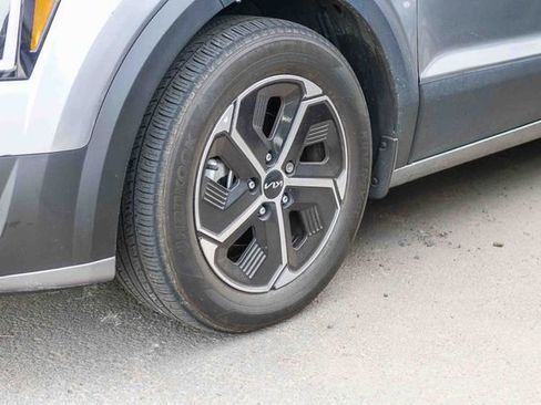 Certified 2023 Kia Niro EX image 8