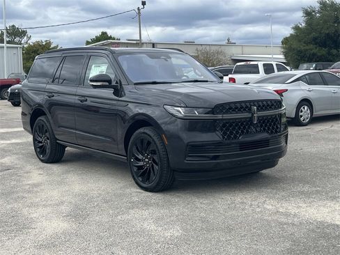 New 2025 Lincoln Navigator Reserve w/ Jet Appearance Package image 7