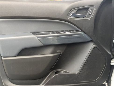 Used 2017 Chevrolet Colorado Z71 image 10