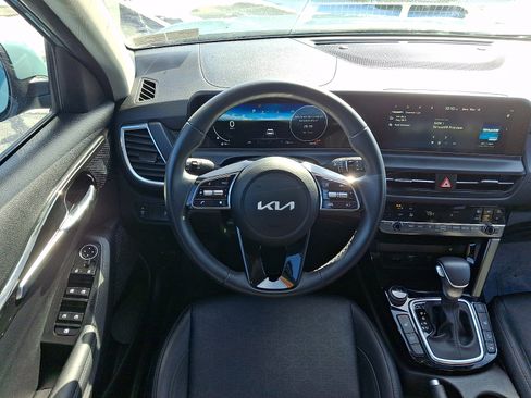 Used 2025 Kia Seltos EX w/ EX Sunroof Package image 13